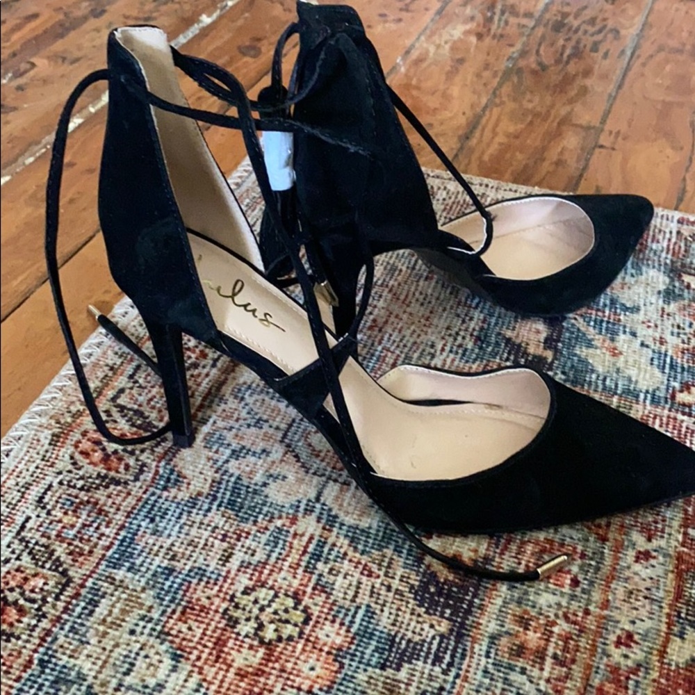 LuLus Black Strappy Heels NWOB